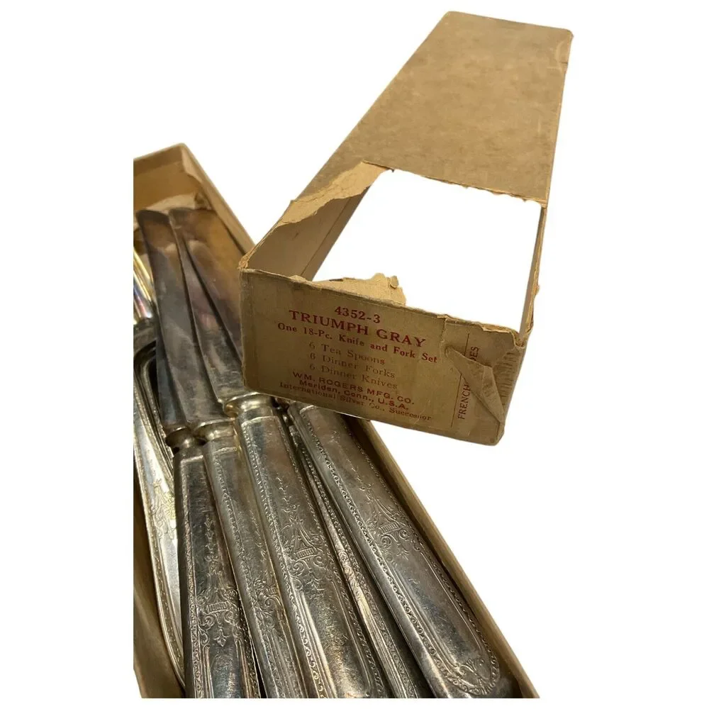 WM Rogers Triumph Gray‎ 18PC Knife Fork Spoon Set Damaged Original Box